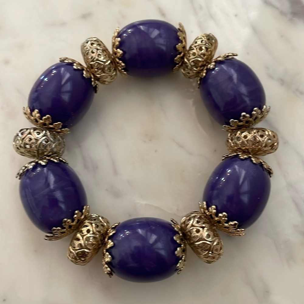 Chunky purple beads & silver tone elasticized bracelet